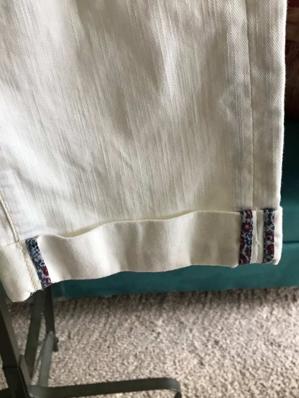 ETT:TWA size 30 Anthropologie Cropped Jeans Ivory Distressed Cropped Cuffed Hem - Picture 6 of 7